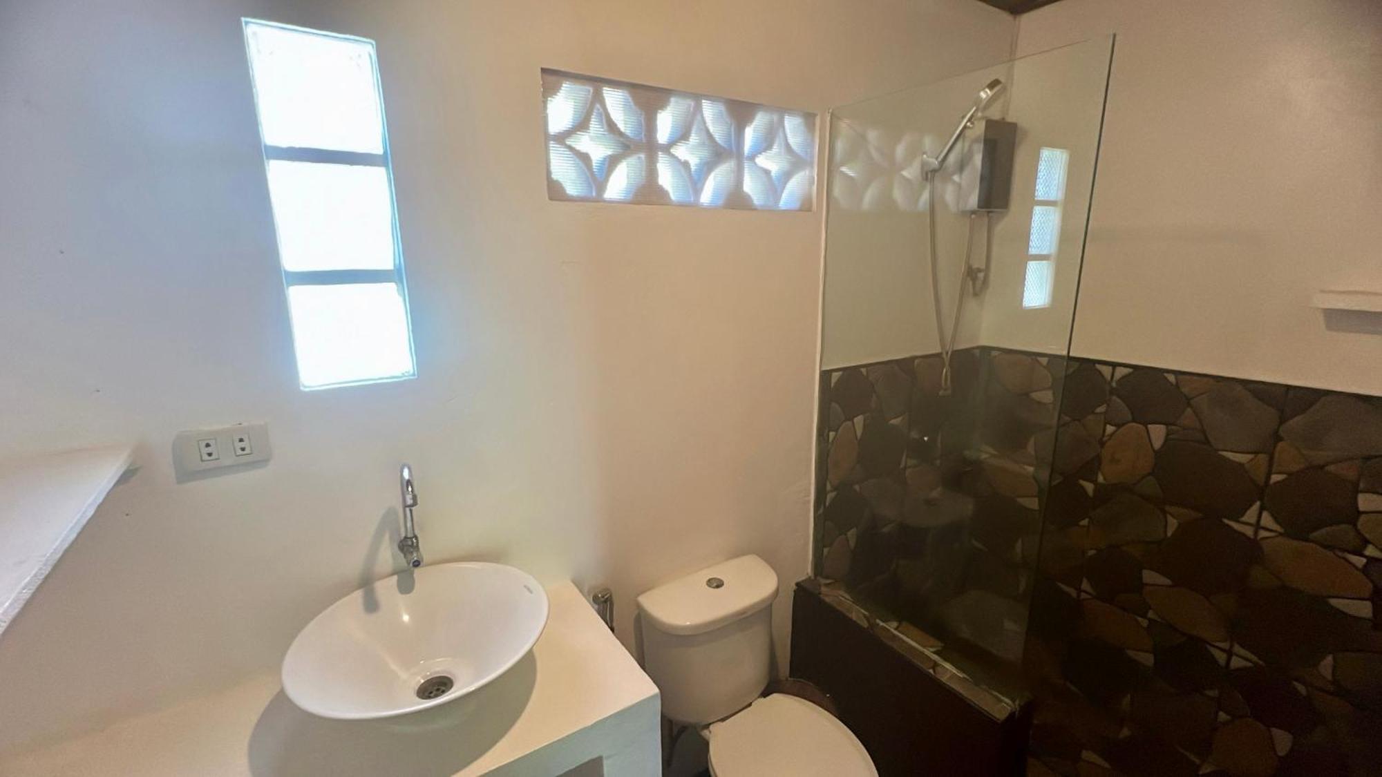 Yay Lodge Siargao, Private Room 1 With Ac & Hot Shower And Fast Starlink Wifi General Luna  Dış mekan fotoğraf